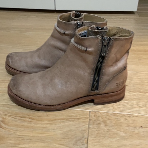 Women’s Frye boots - Picture 4 of 7
